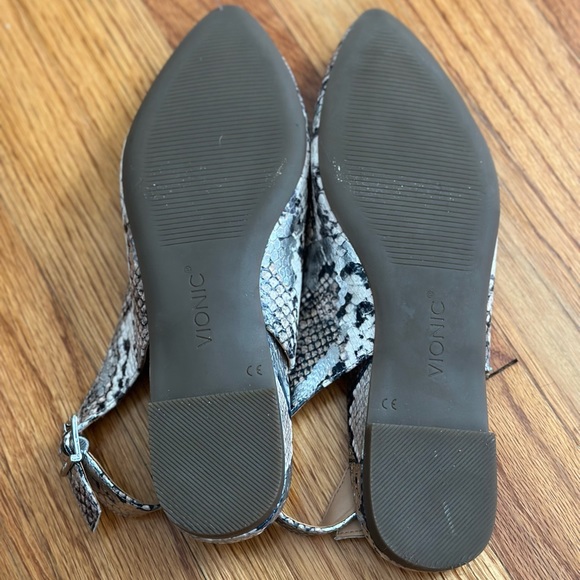 Metallic Snakeskin Leather Slingback Flats | VIONIC | 8.5 - Picture 4 of 6